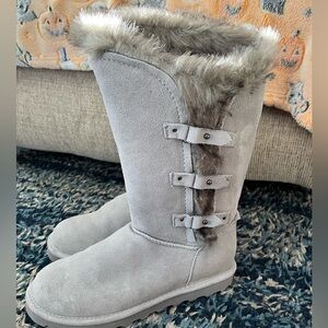 Women’s size 9 Bearpaw winter boots.